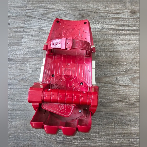 Marvel Iron Man 3 Motorized Arc FX Gauntlet shoots disks - Picture 4 of 7